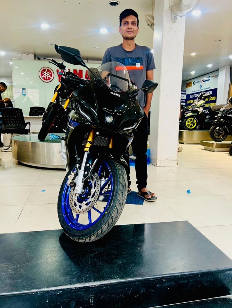 yamaha r15 v4 metalic grey yamaha r15 v4 metalic grey