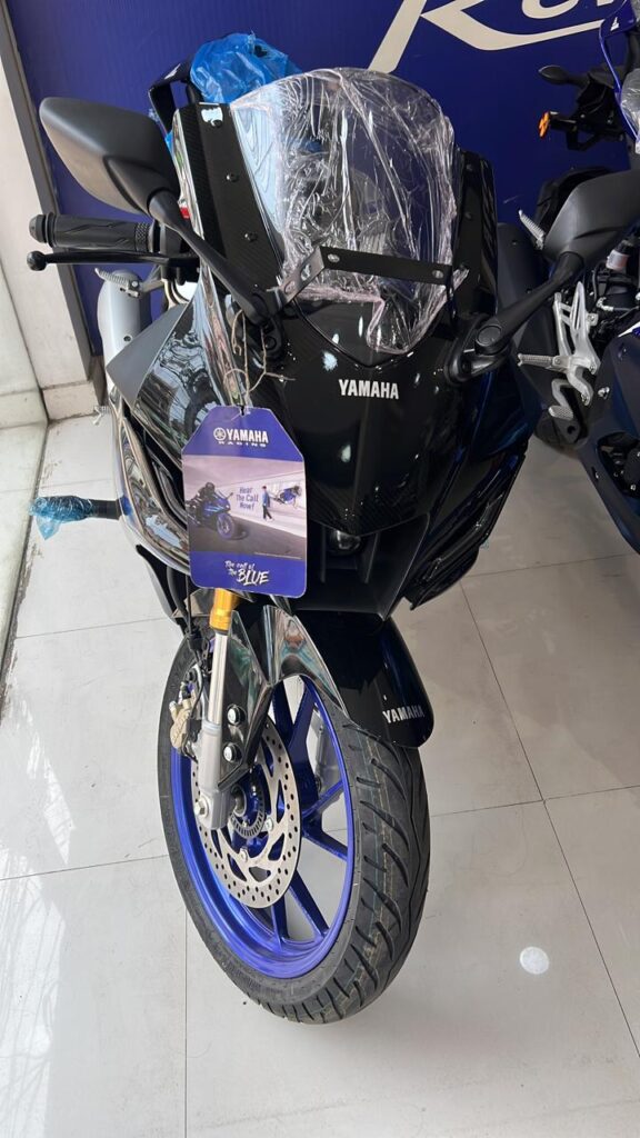 yamaha r15 v4 metalic grey yamaha r15 v4 metalic grey